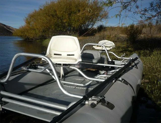 Plataforma de pesca instalada sobre un frame