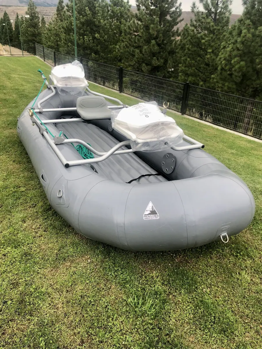 Sistema de ancla instalado en una balsa
